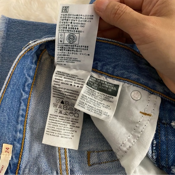 Levi’s Wedgie Straight Light Wash Jeans Size 24 - Picture 6 of 15